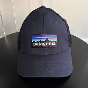 Patagonia P-6 Logo Trucker Hat in Navy